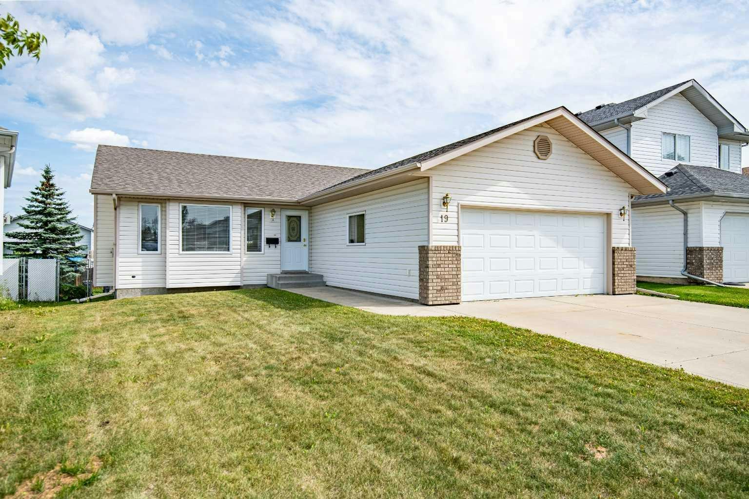 19 Fulmar Close, Sylvan Lake, AB, T4S 2K6