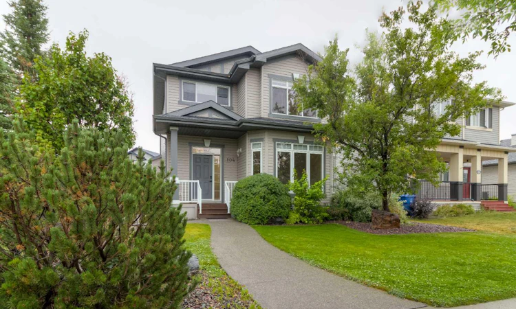 104 Coalbanks Boulevard W