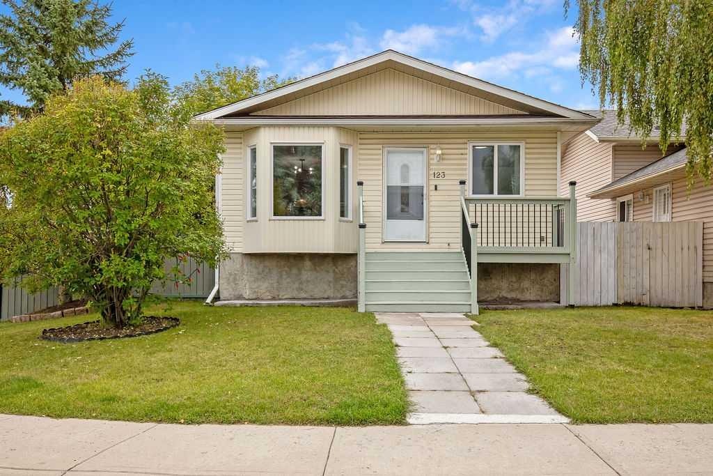 123 Shawglen Rise SW, Calgary, AB, T2Y 1Z3