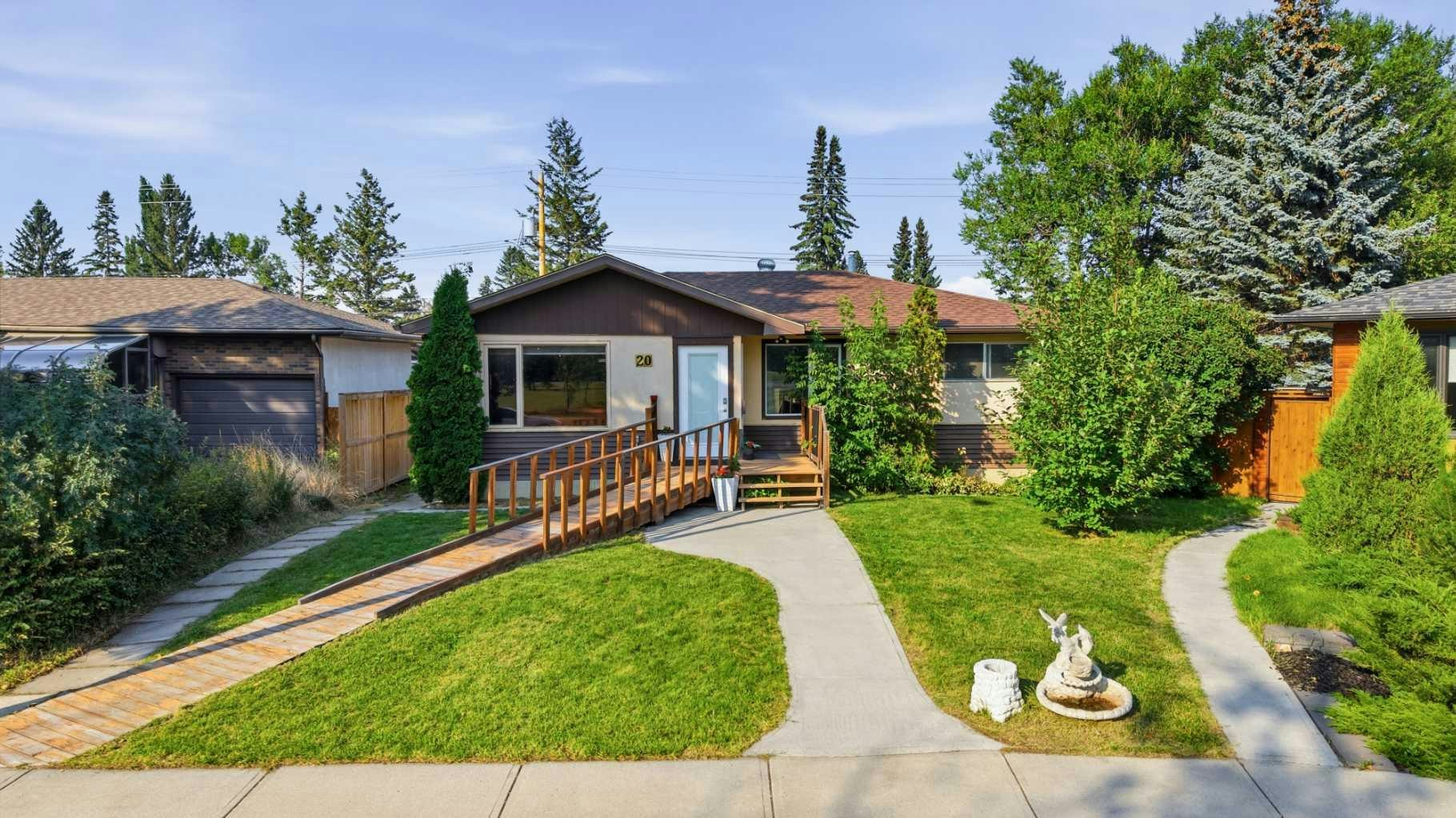 20 Rossburn Crescent SW, Calgary, AB, T3C 2N5