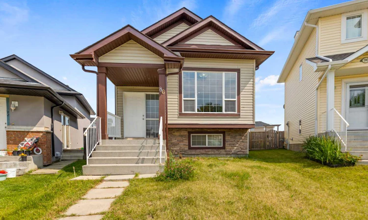 86 Saddlemont Close NE