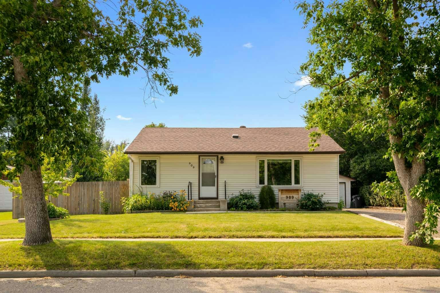 909 6 Street SW, High River, AB, T1V 1B3