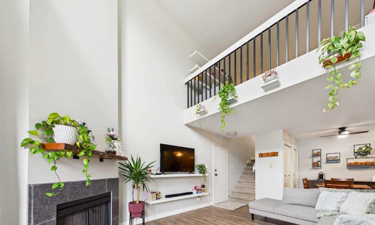 831-6400 Coach Hill Road SW