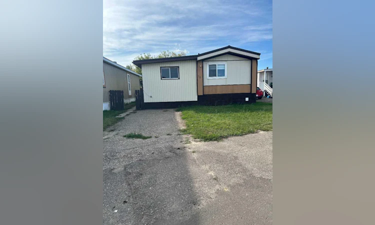 70 Manor Park Crescent E