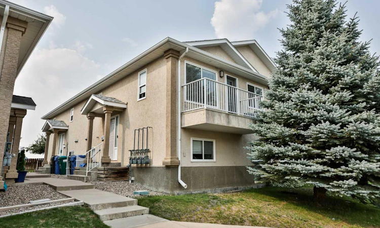 4-304 Highlands Boulevard W