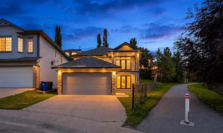 116 Rockyledge Crescent NW