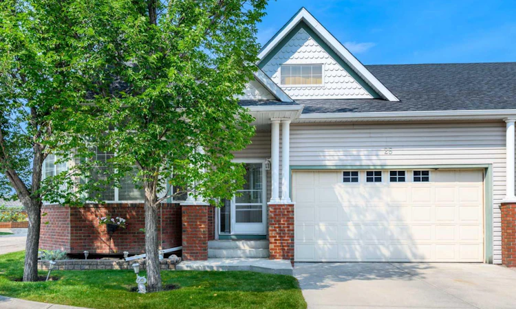 25 Prestwick Pond Terrace SE