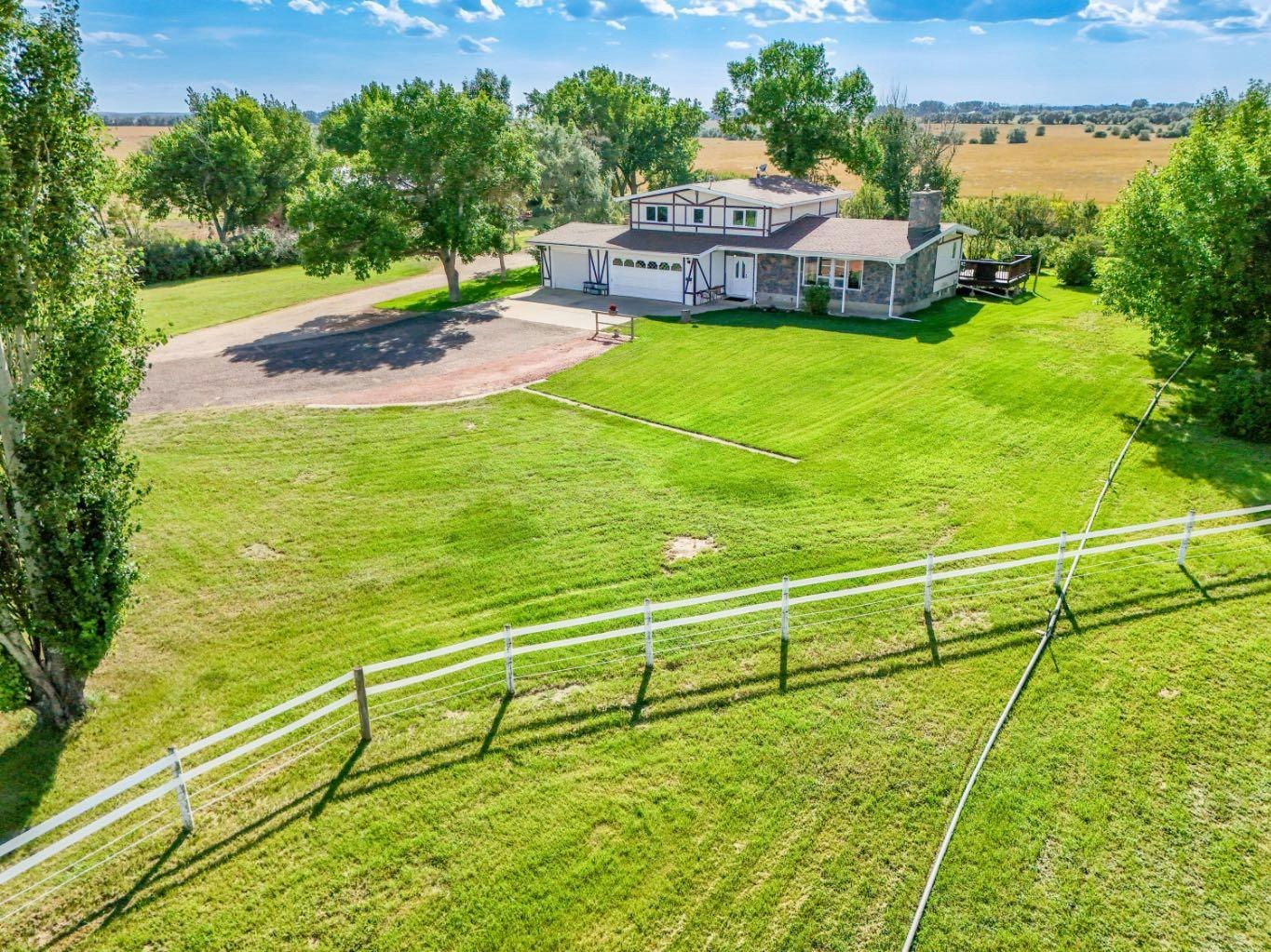 12128 Black & White Trail, Rural Cypress County, AB, T1A 7G5