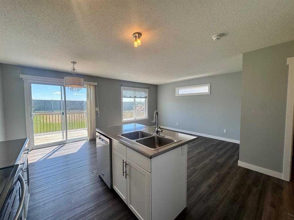 8453 101 Avenue, Grande Prairie, AB, T8X 0R1 - 4
