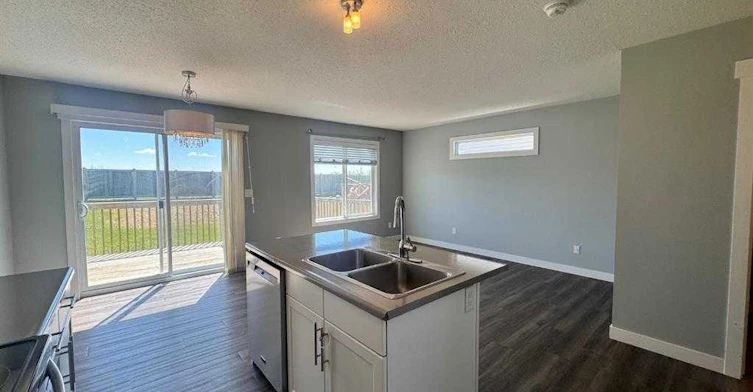 8453 101 Avenue, Grande Prairie, AB, T8X 0R1 - 4