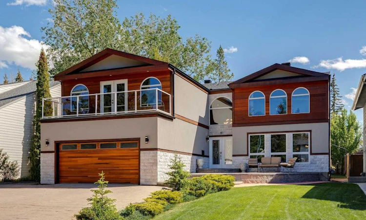 223 Pump Hill Crescent