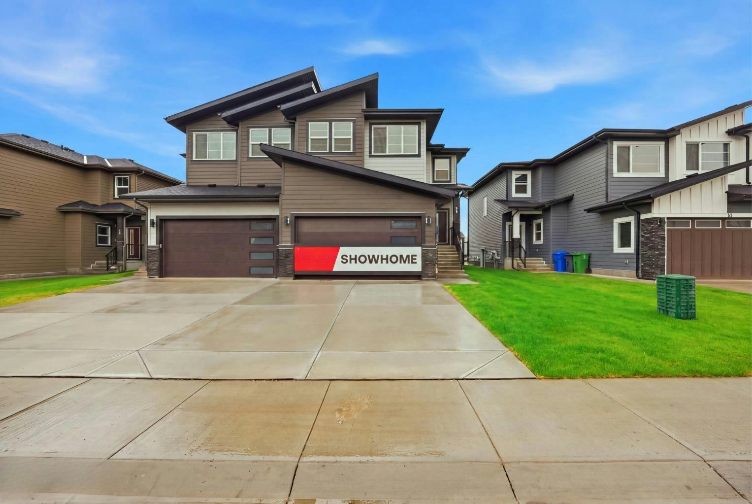 30 Waterford Mews, Chestermere, AB, T1X 3B4