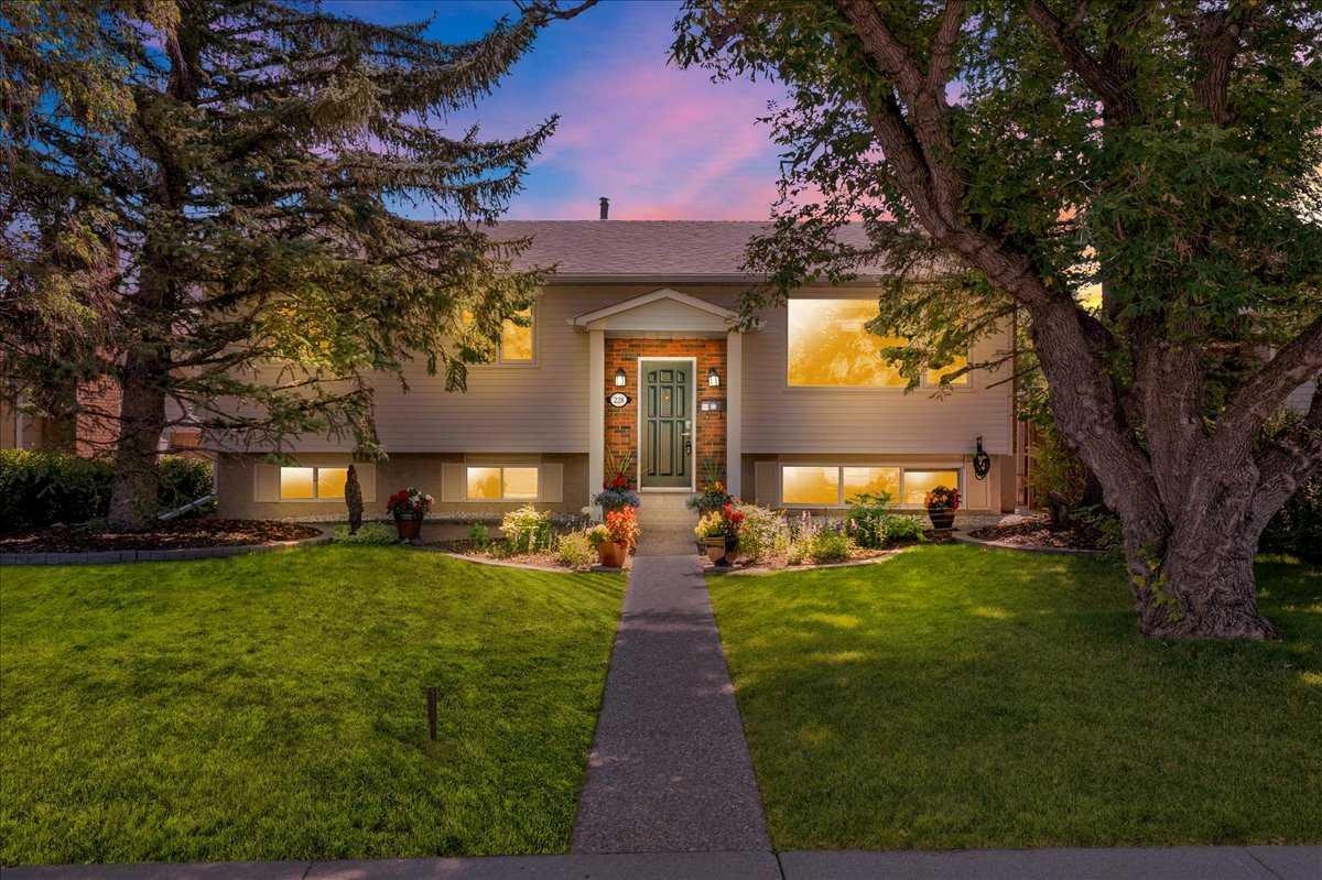 228 Nottingham Road NW, Calgary, AB, T2K 5N5