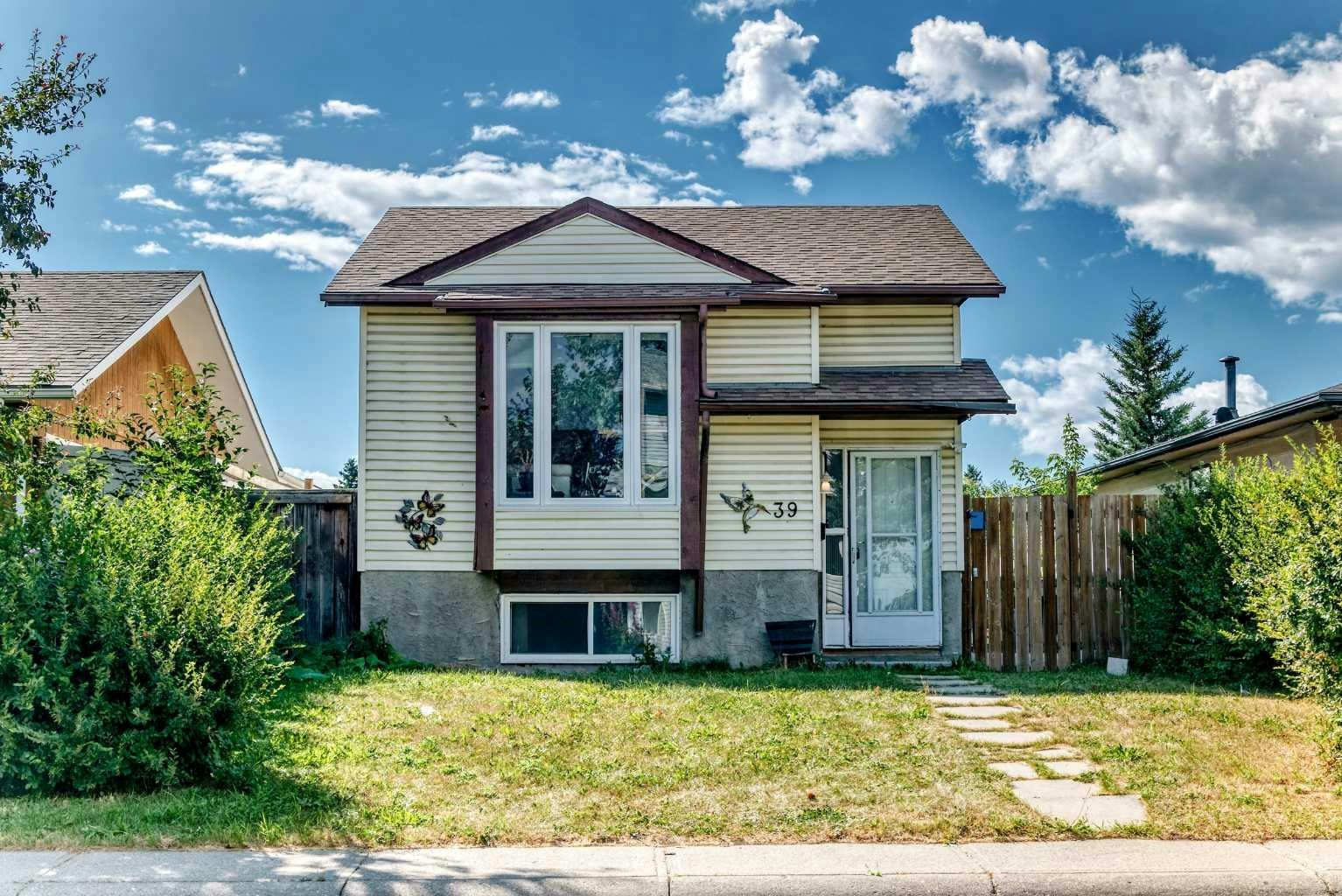 39 Aberdare Way NE, Calgary, AB, T2A 6T6