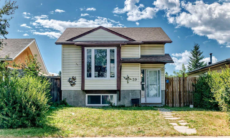 39 Aberdare Way NE
