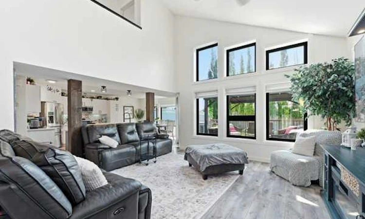 13 Assinger Avenue