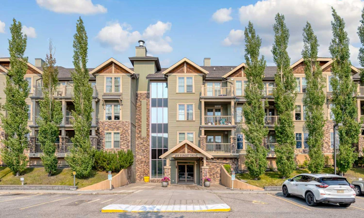 320-205 Sunset Drive
