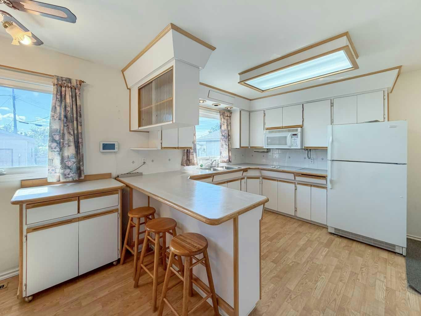 3 2 Avenue SW - 4