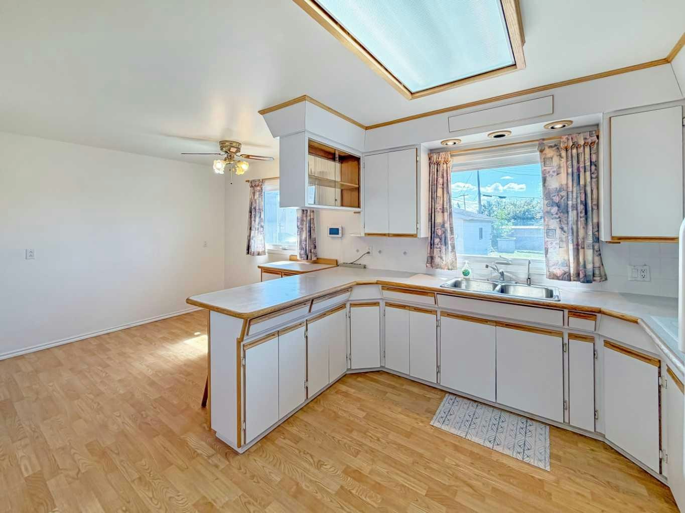 3 2 Avenue SW - 3
