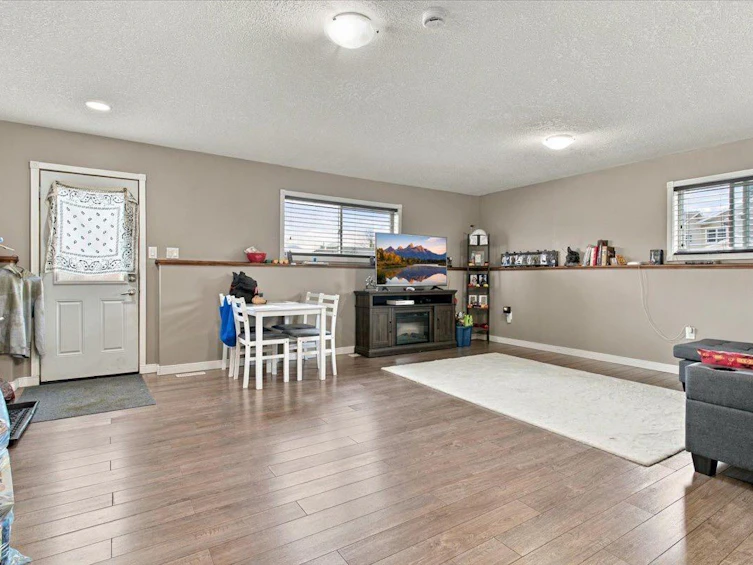 9401 88a Street, Grande Prairie, AB, T8X 0H2 - 25