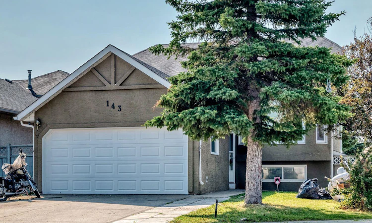 143 Applewood Drive SE