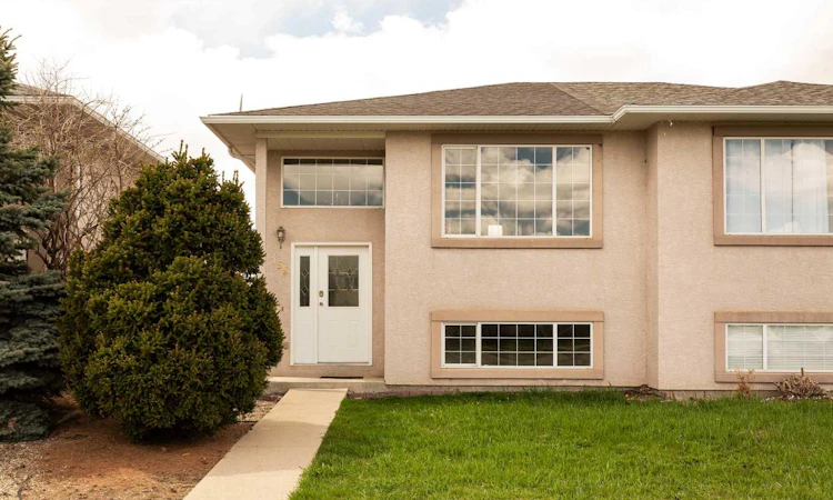 158 Jerry Potts Boulevard W