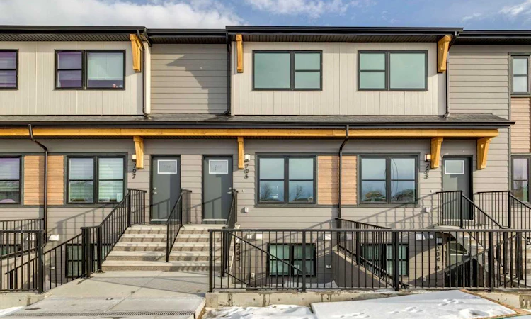 1201-350 Mahogany Parade SE