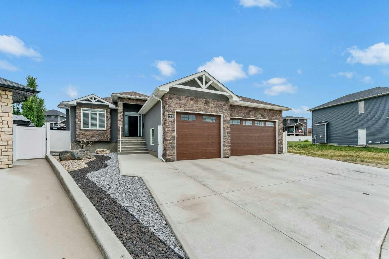 215 Hamptons Crescent SE, Medicine Hat, AB, T1B 0P4