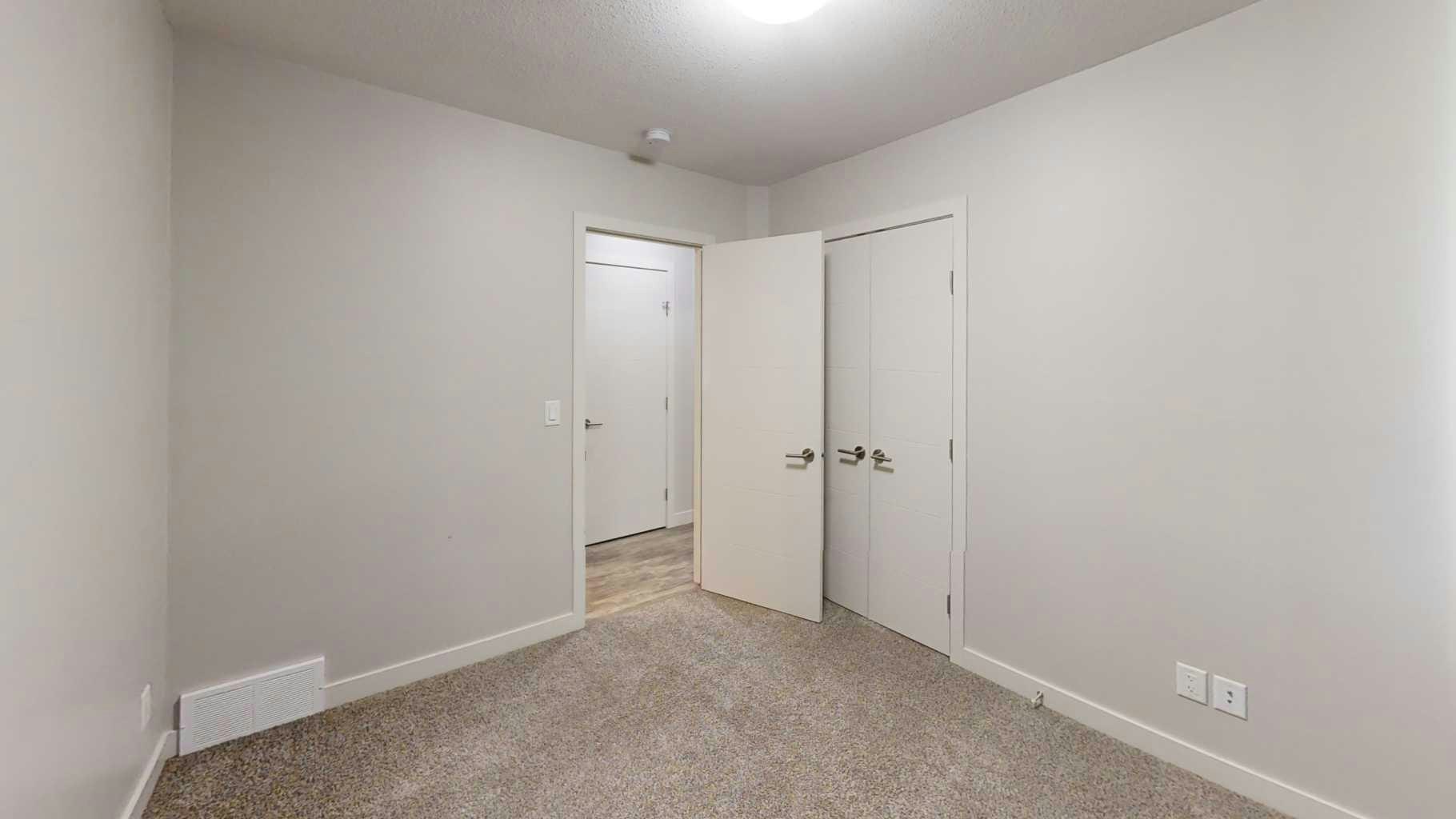 B-9709 89 Street, Grande Prairie, AB, T8X 0R3 - 9