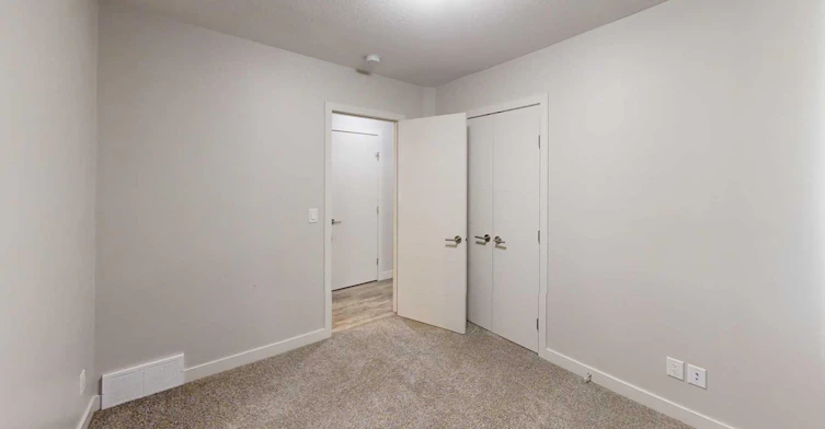 B-9709 89 Street, Grande Prairie, AB, T8X 0R3 - 9