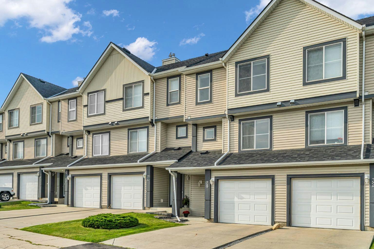 28 Everhollow Way SW, Calgary, AB, T2Y 5B4