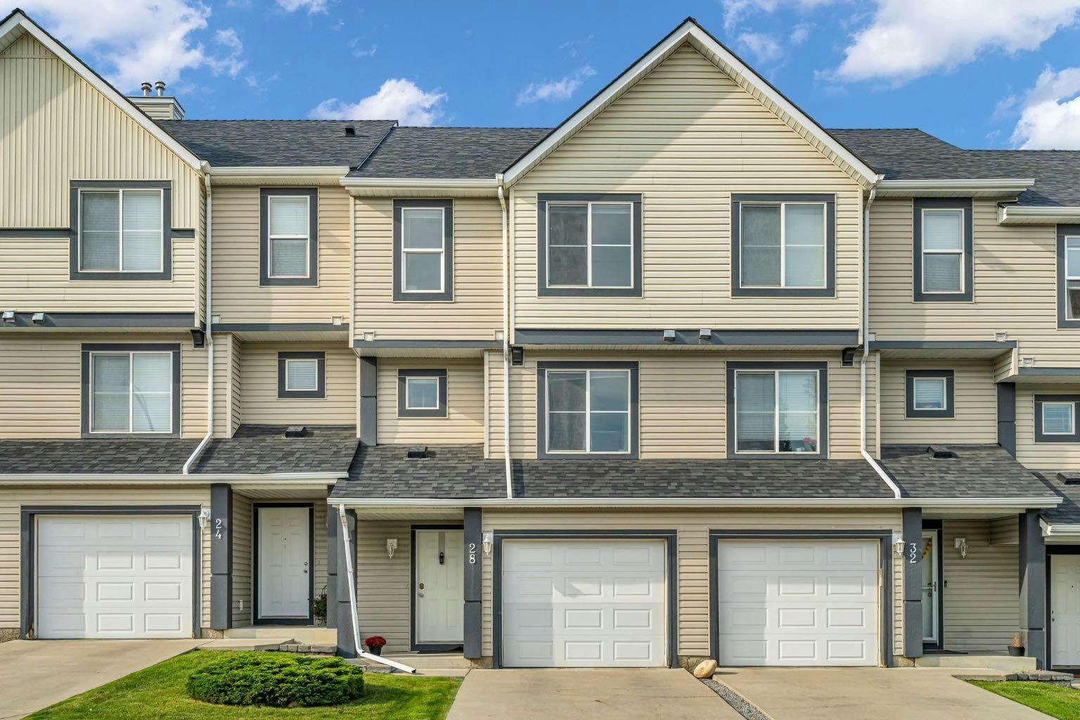 28 Everhollow Way SW, Calgary, AB, T2Y 5B4