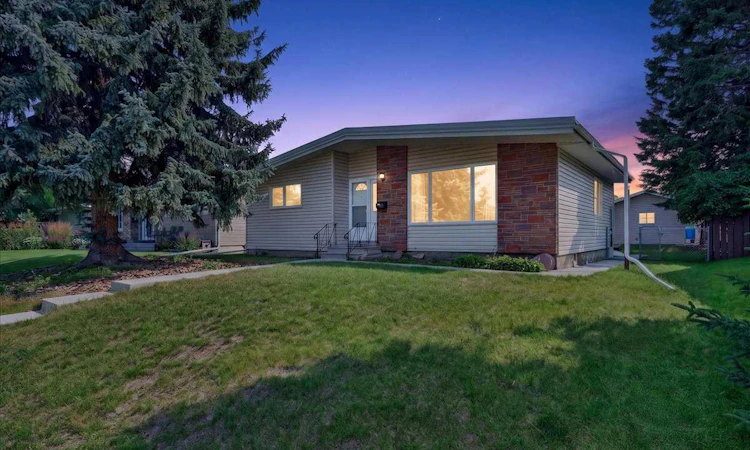 5048 Vanstone Crescent NW