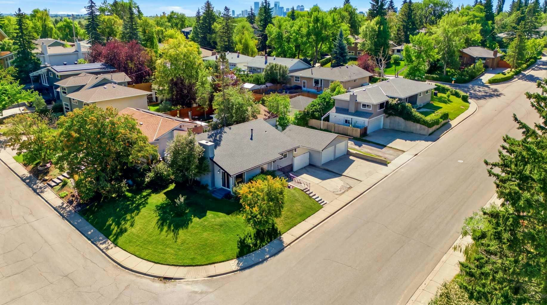2445 Cherokee Drive NW, Calgary, AB, T2L 0X6