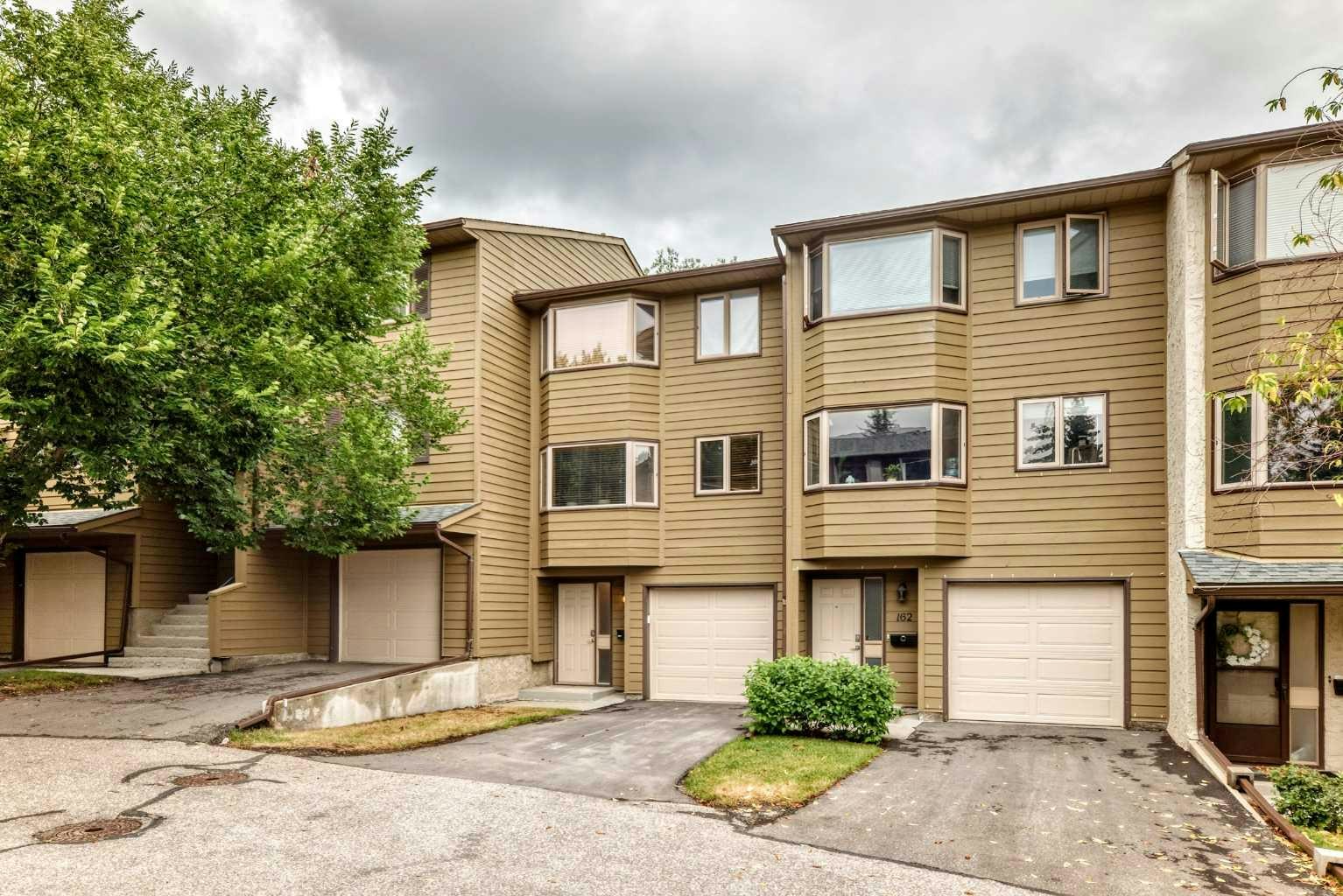 164 Glamis Terrace SW, Calgary, AB, T3E 6V3