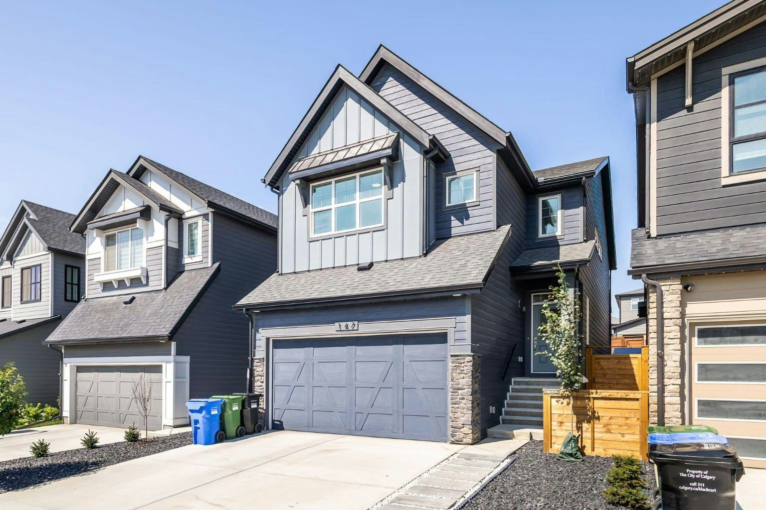 147 Royston Rise NW, Calgary, AB, T3L 0K2