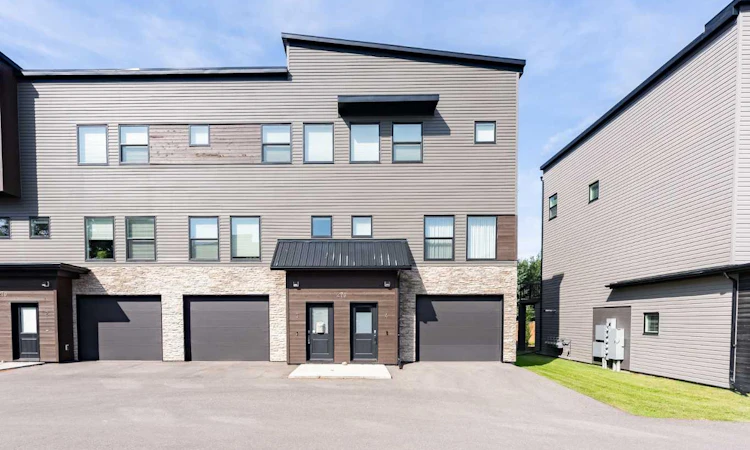 3-270 Couleesprings Terrace S