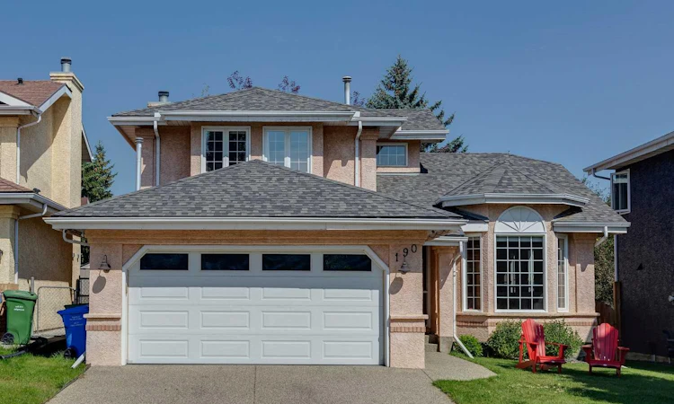 190 Mt Robson Close SE