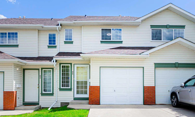 88 Country Hills Villas NW
