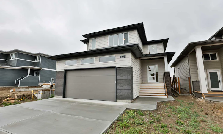 877 Devonia Circle W
