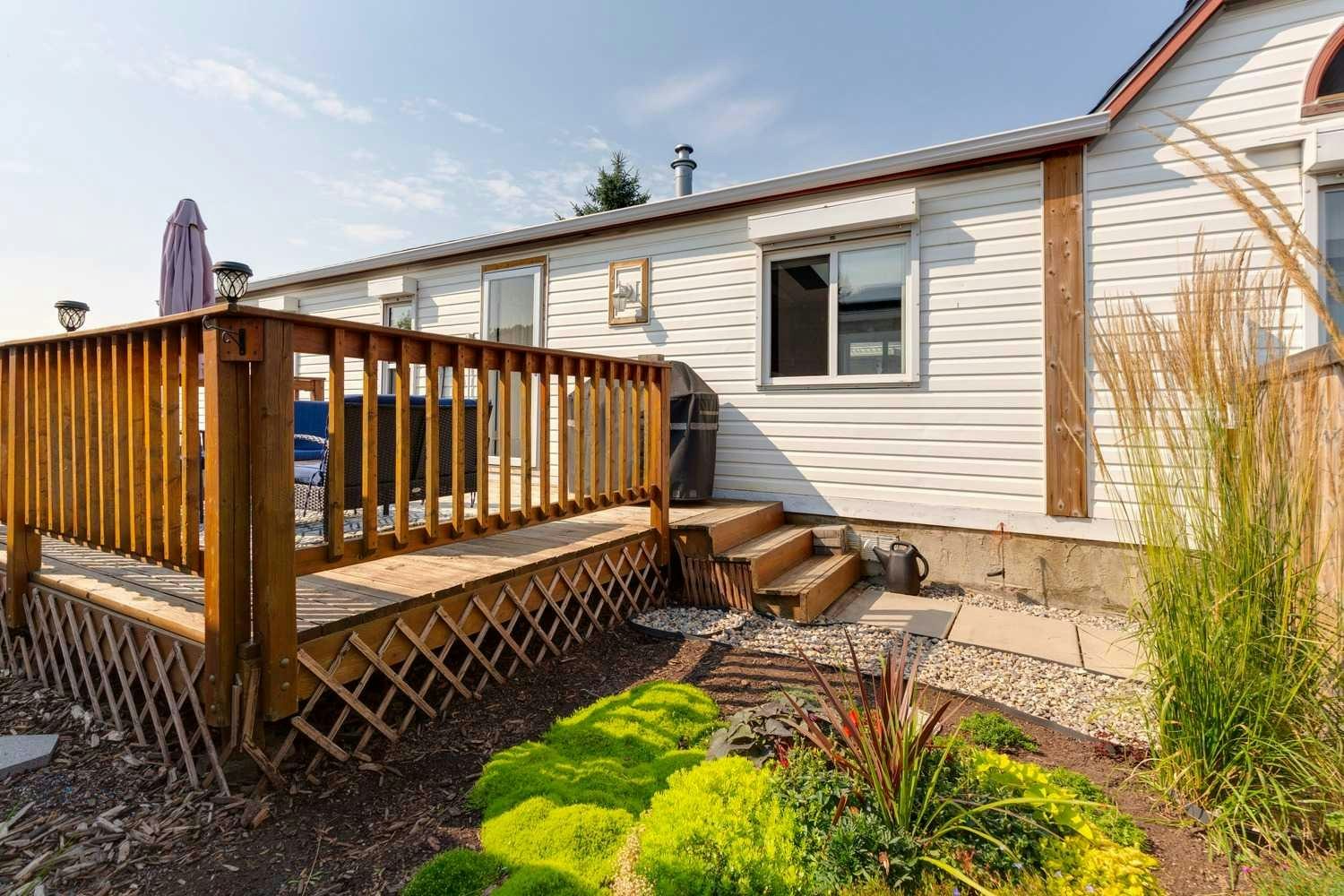 25 Erin Woods Circle SE, Calgary, AB, T2B 3C9