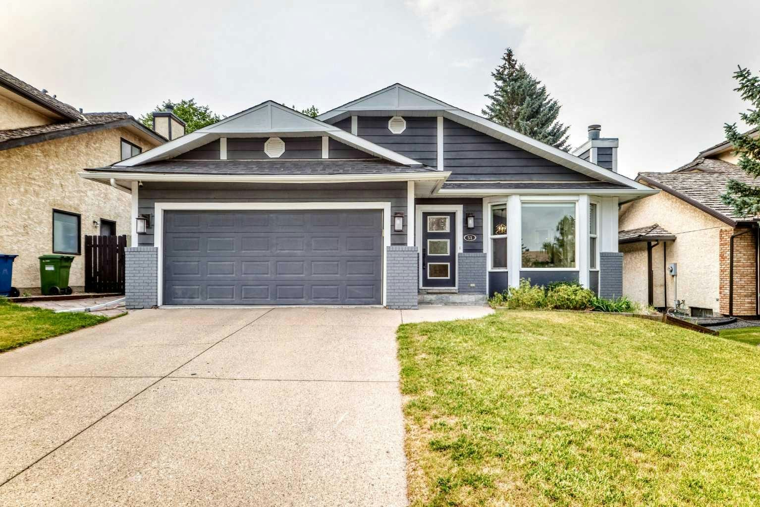 51 Strathaven Circle SW, Calgary, AB, T3H 2E9
