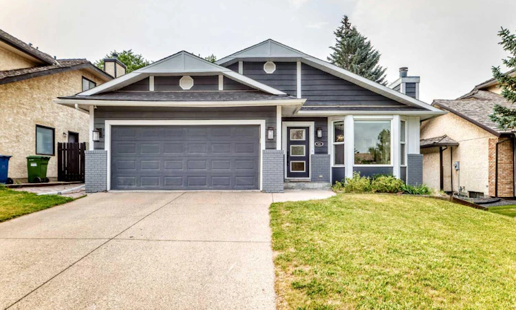 51 Strathaven Circle SW