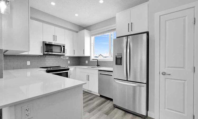 512-16 Evanscrest Park NW