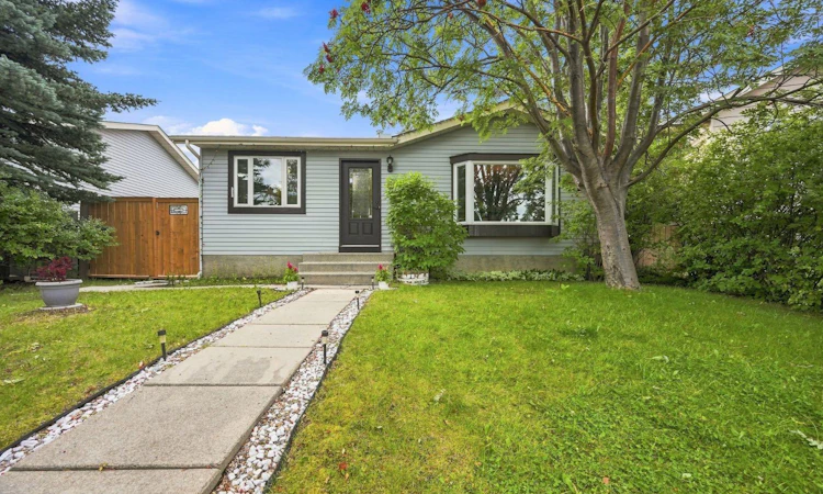 55 Macewan Park Way NW