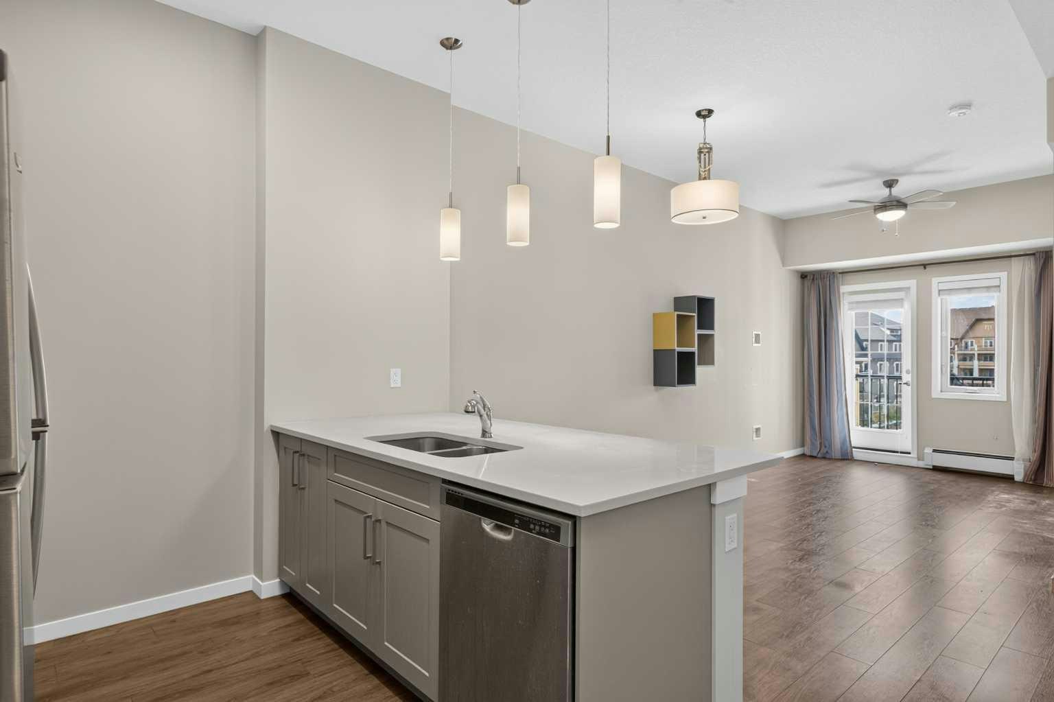419-30 Mahogany Mews SE - 2