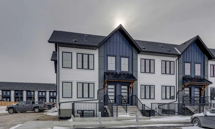 215-40 Livingston Parade NE