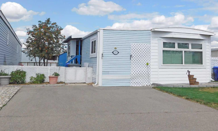 #17-5853 4 Street W
