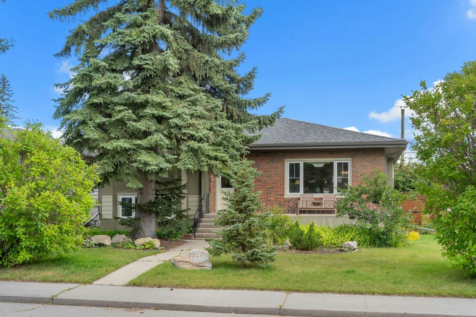 2204 Halifax Crescent NW, Calgary, AB, T2M 4C9