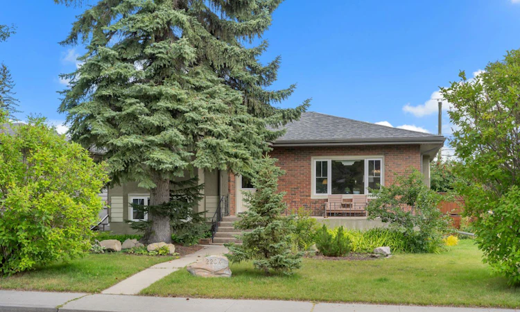 2204 Halifax Crescent NW